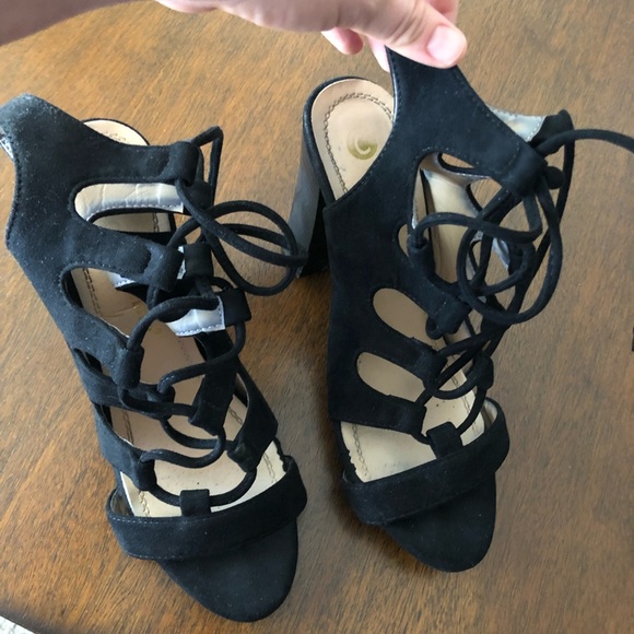 Black lace up heels - Picture 2 of 3